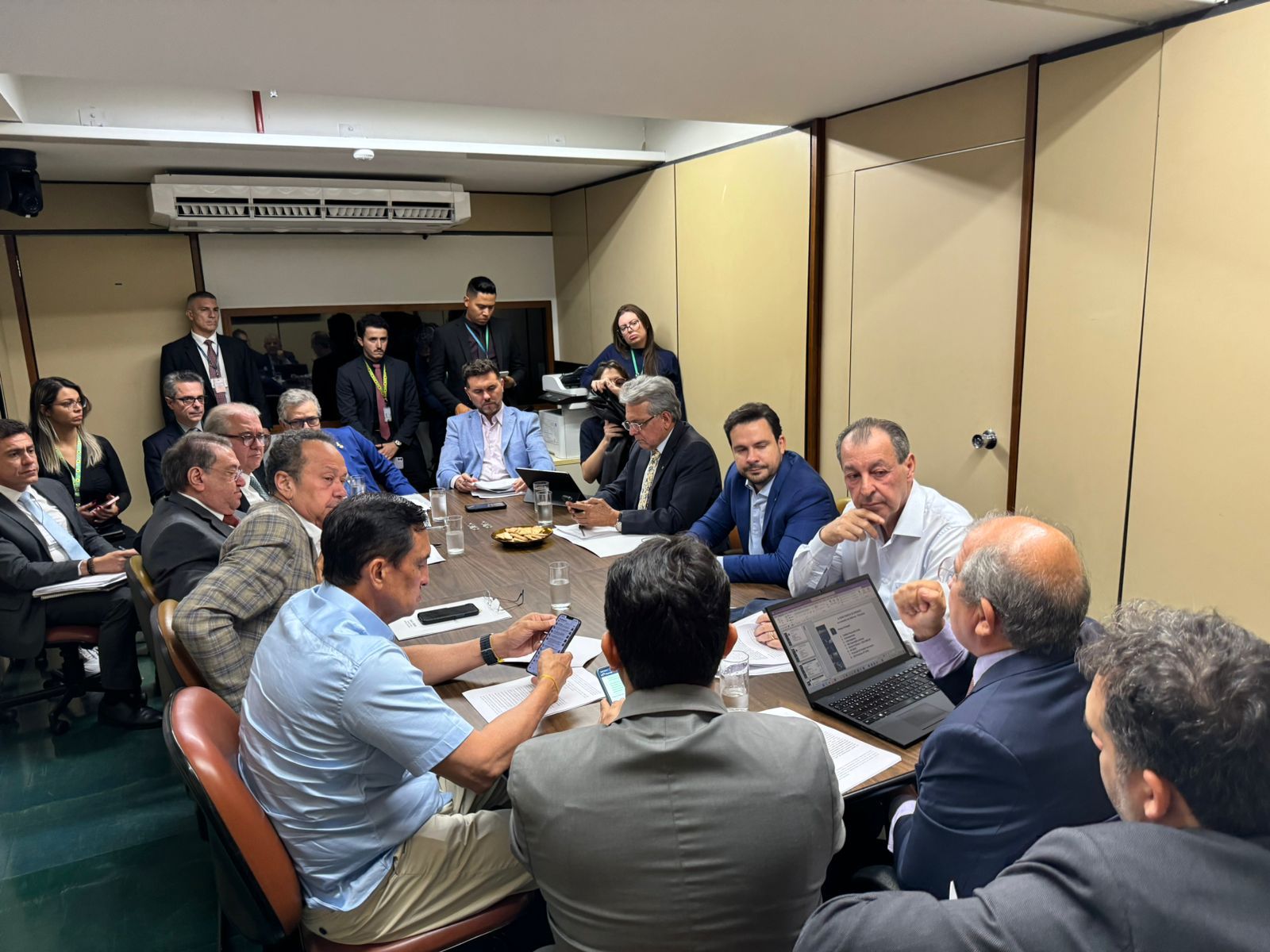 Omar Aziz defende Zona Franca e UEA em reunião emergencial com GT da Reforma Tributária