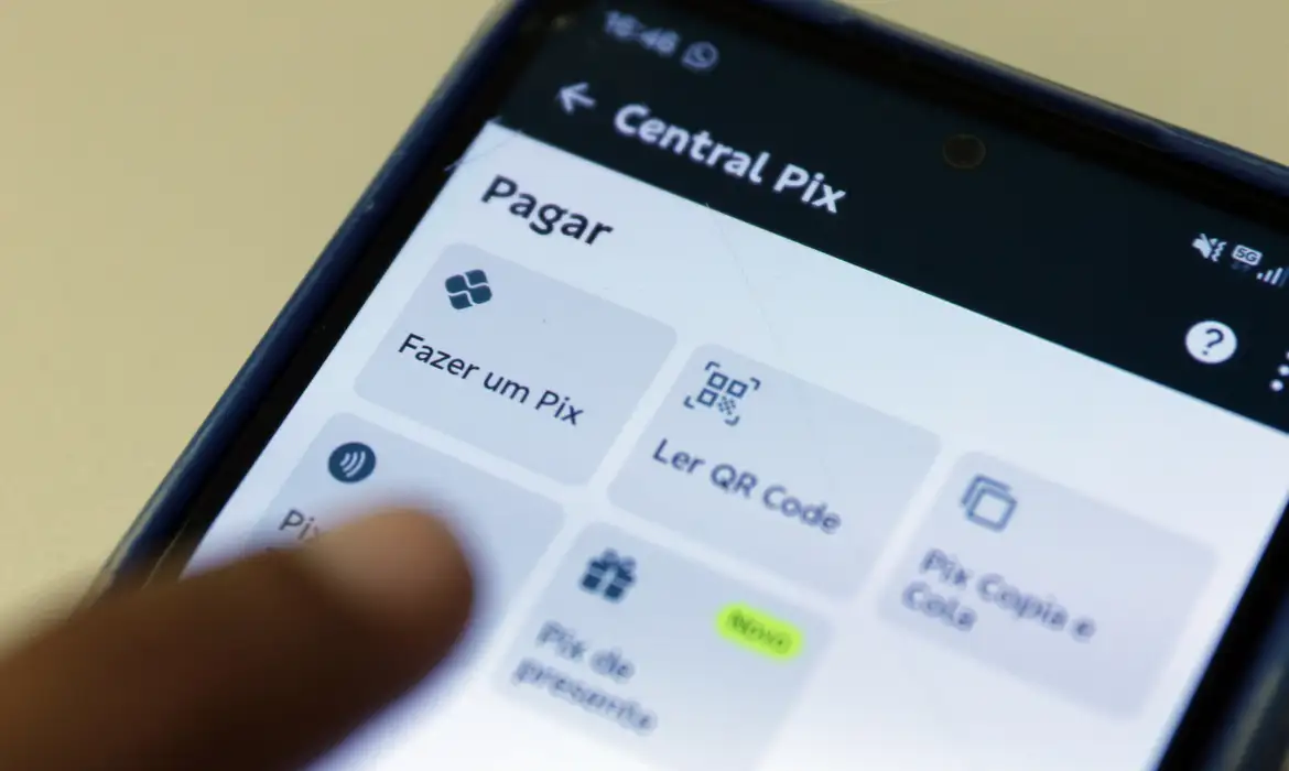 Pix enfrenta instabilidade na manhã deste domingo (23)