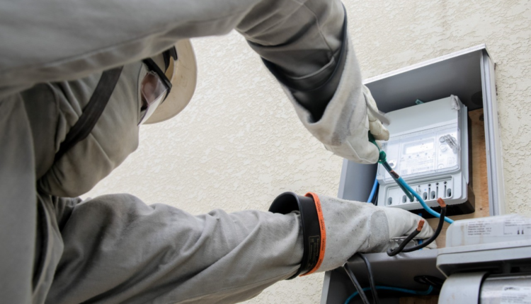 Manutenção programada deixa dois bairros sem energia nesta segunda-feira