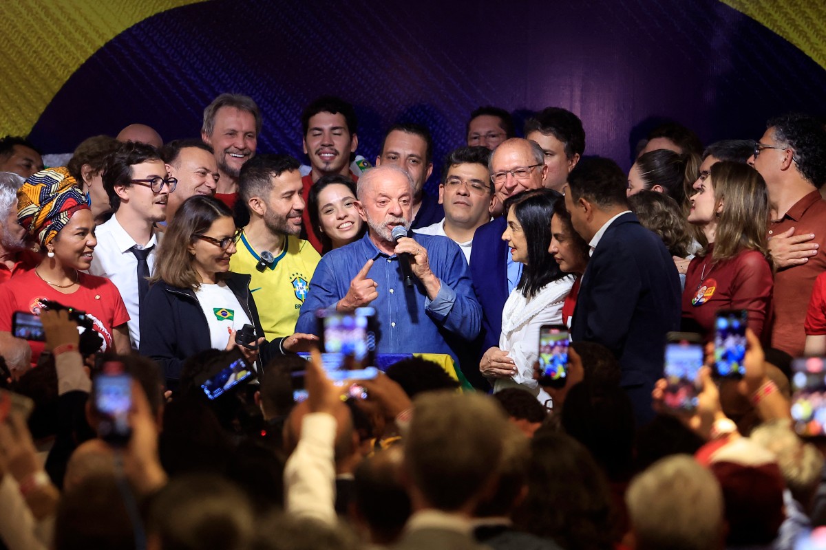 Lula agradece jovens e idosos após vitória em virada inédita