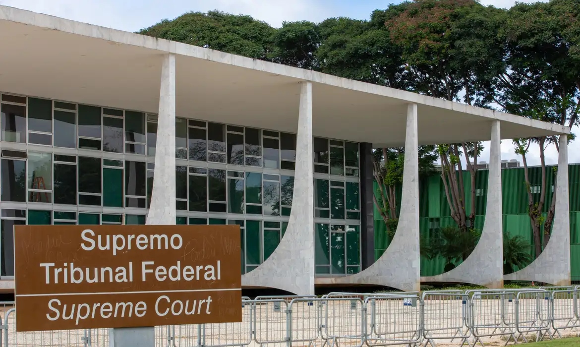 STF realiza sessão que analisará conversas de Moraes e Vorcaro