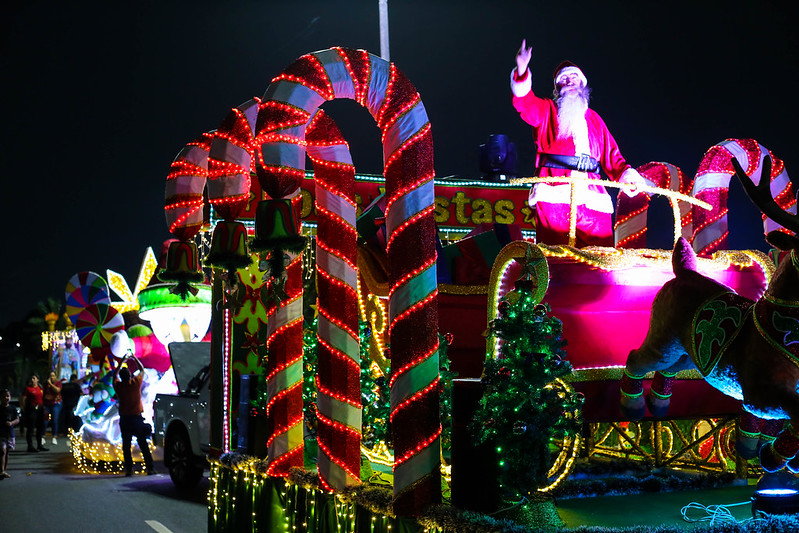 Mais de 10 mil pessoas prestigiam a primeira Parada Natalina de 2024
