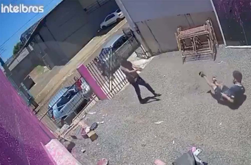 Vídeo: Pai mata ex-namorado da filha após episódio de agressão; caso é investigado