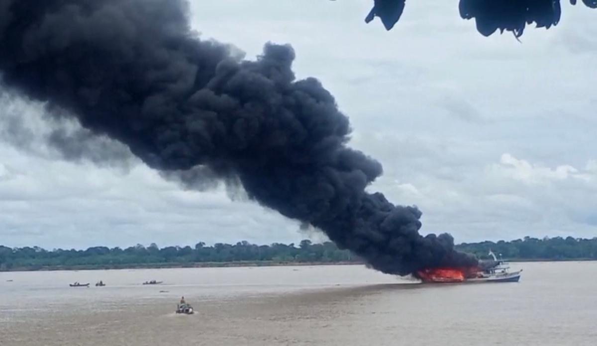 Vídeo: cinco tripulantes ficam feridos durante explosão de embarcações no AM