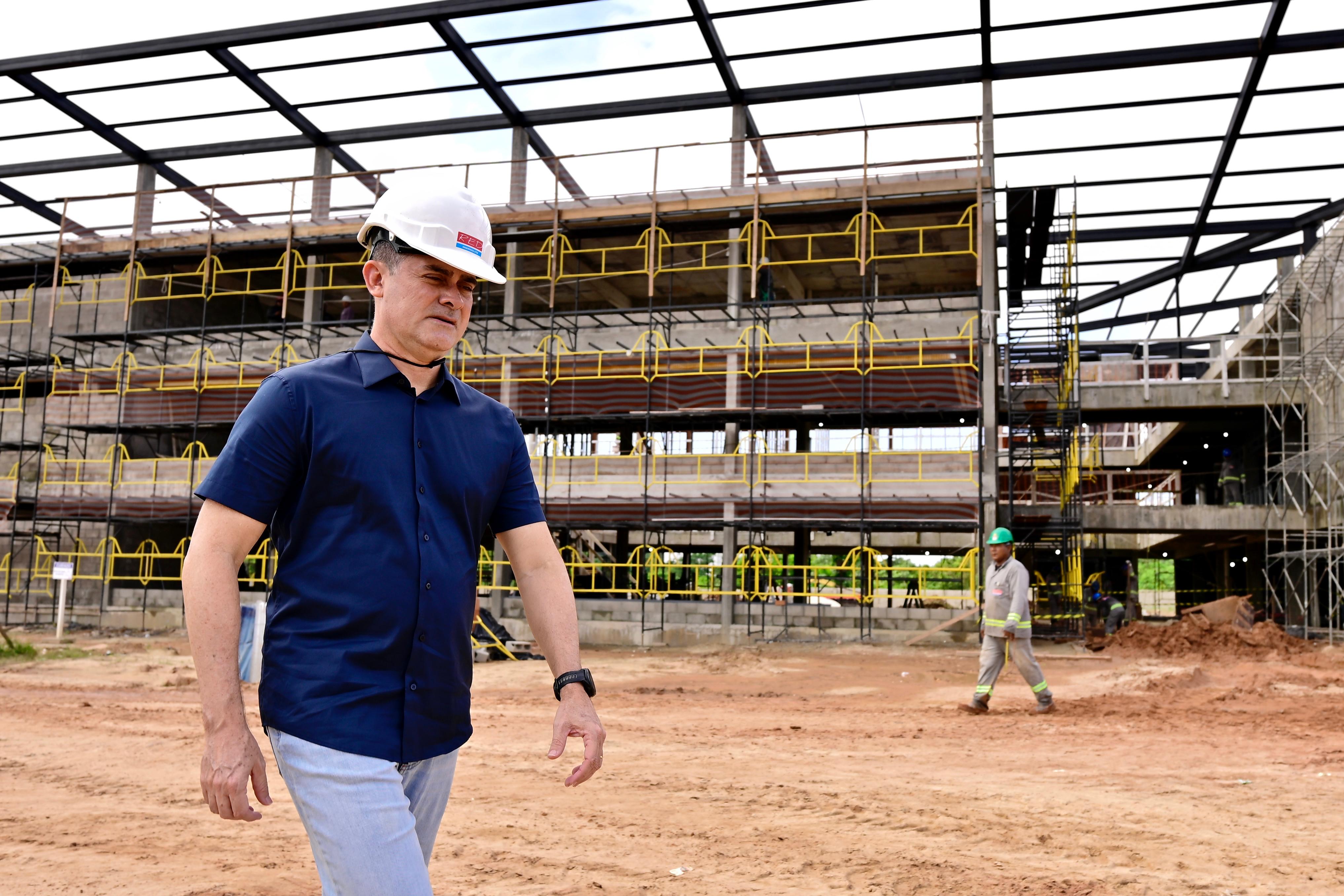 David Almeida fiscaliza obras  destaca entrega de novas USFs