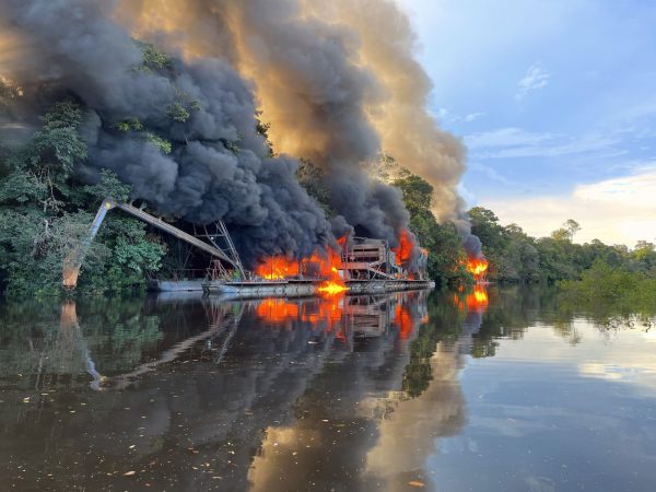 Operação destrói 43 dragas usadas em garimpos ilegais no AM
