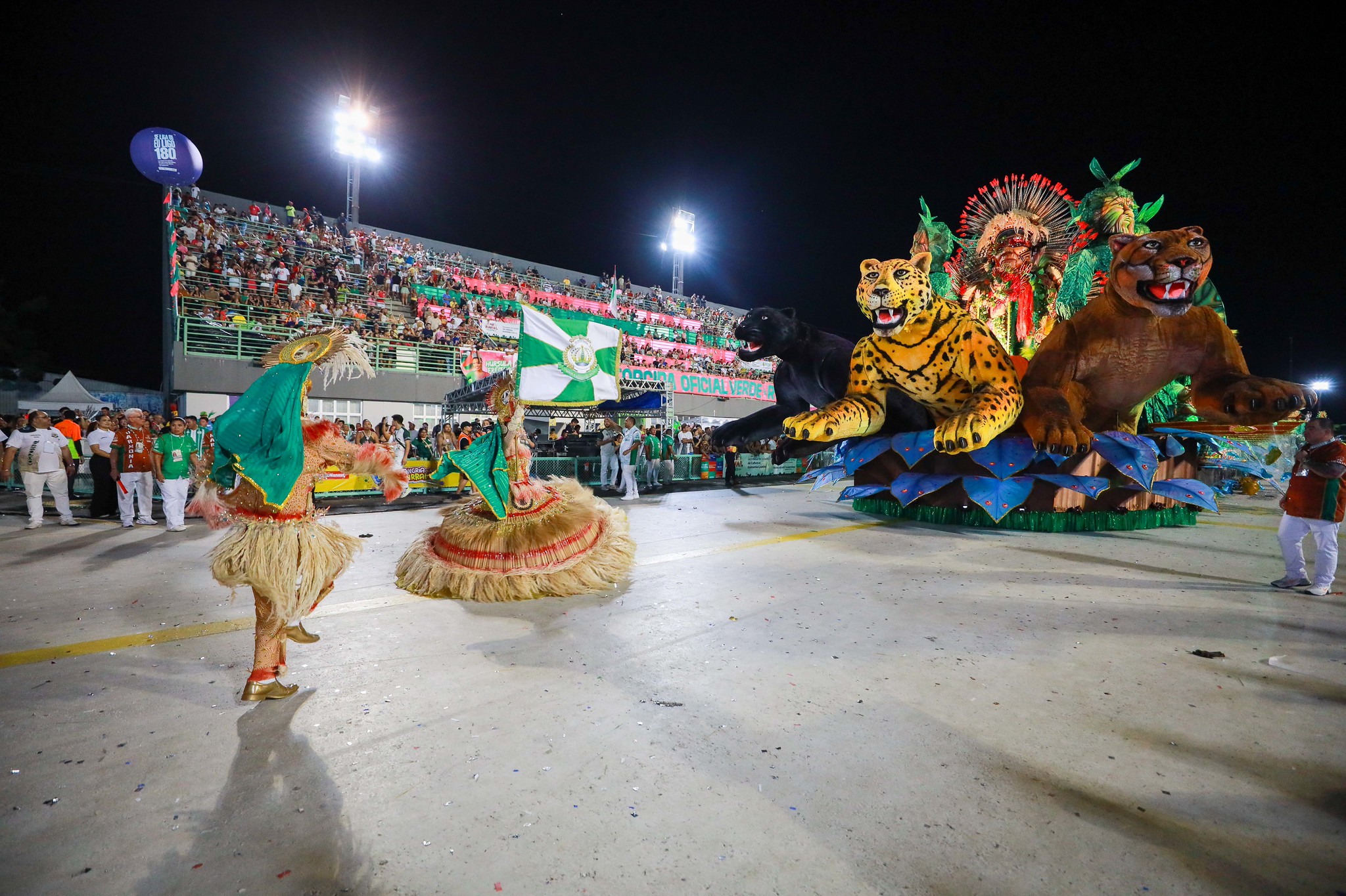 Após critério de desempate, Reino Unido fica em 3º lugar no Carnaval de Manaus