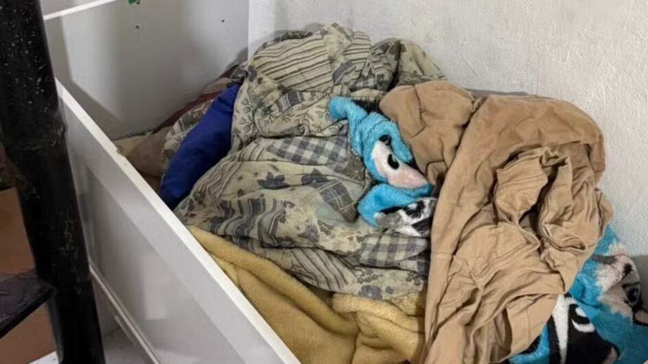 Bebê morre após ser deixado com irmão de 5 anos para mãe ir à baile funk