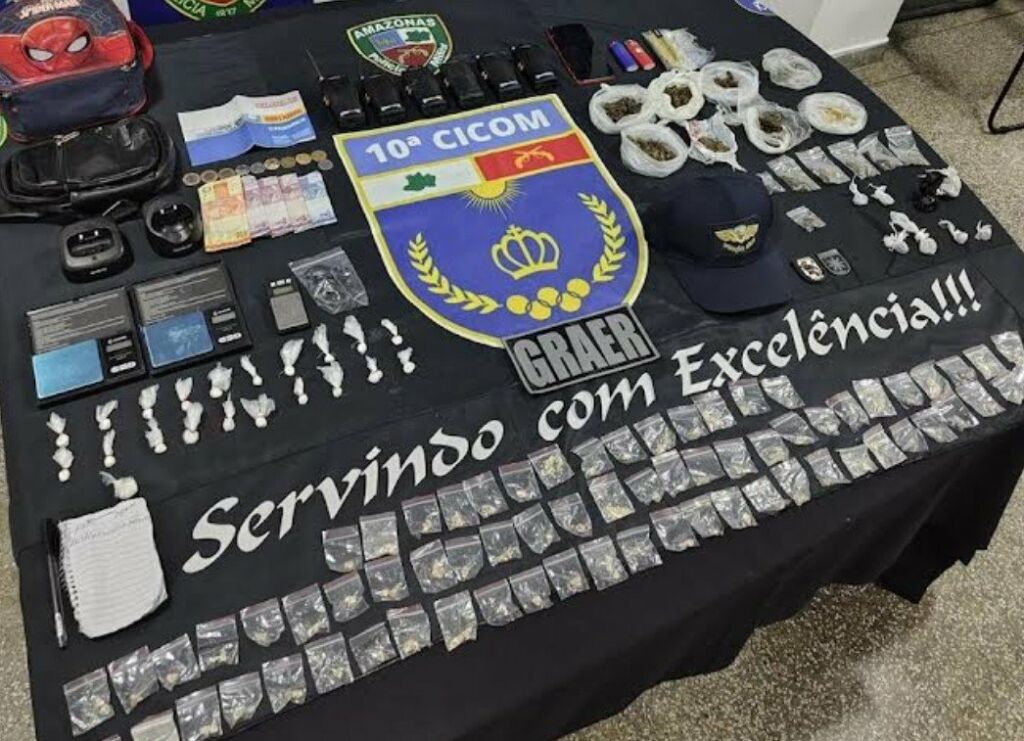 Suspeitos são presos com "kit monitoramento" em ponto de venda de drogas em Manaus