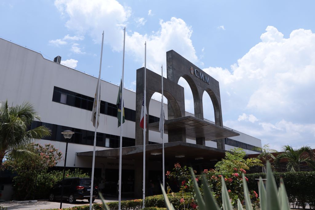 CMM hasteia bandeiras a meio mastro em homenagem ao ex-vereador Joaquim Lucena