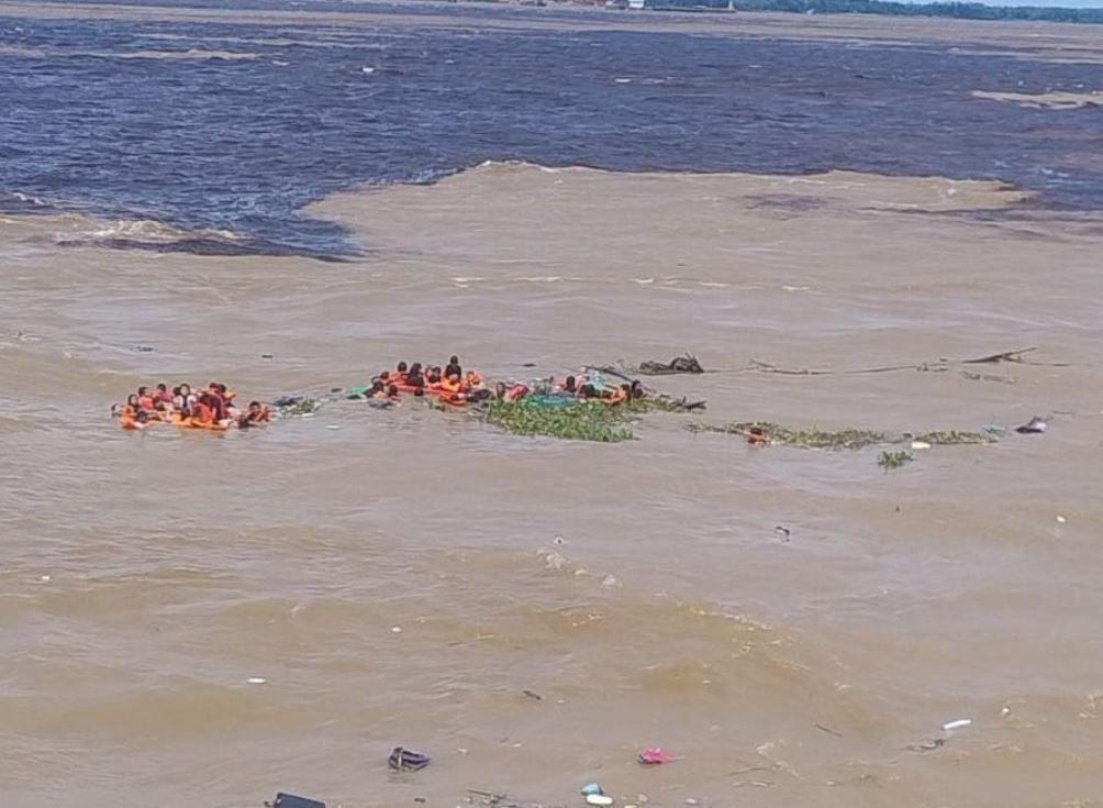 Bombeiros encerram buscas por desaparecidos em naufrágio de lancha no Encontro das Águas