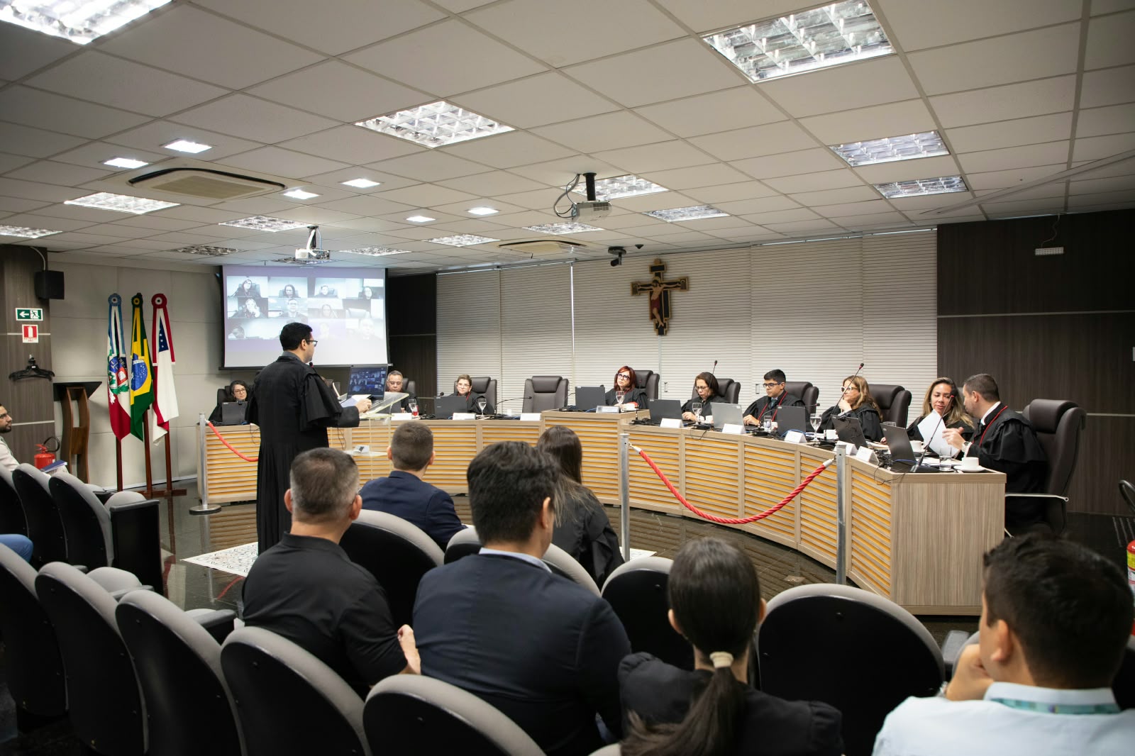 TRE-AM julga registros de candidatura e pedidos de direito de resposta na internet
