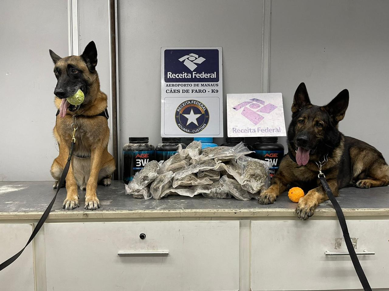 Receita apreende 34 kg de drogas e dinheiro falso no aeroporto e Correios em Manaus