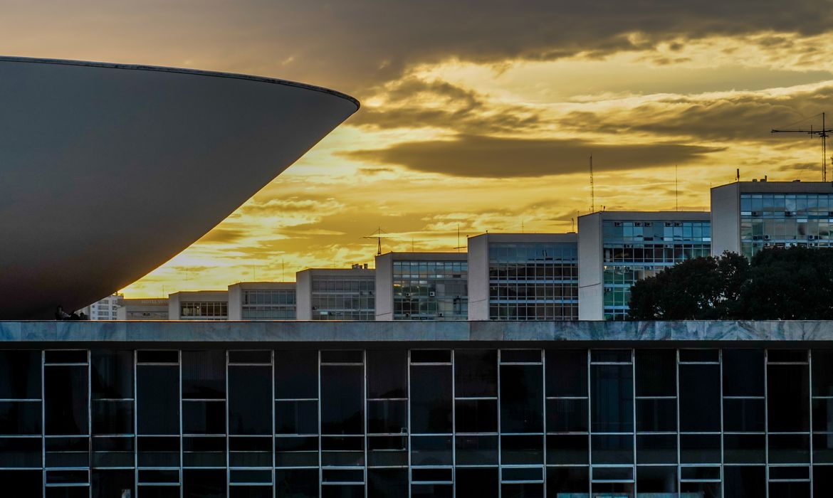 Congresso entra em recesso sem votar fim da escala 6x1
