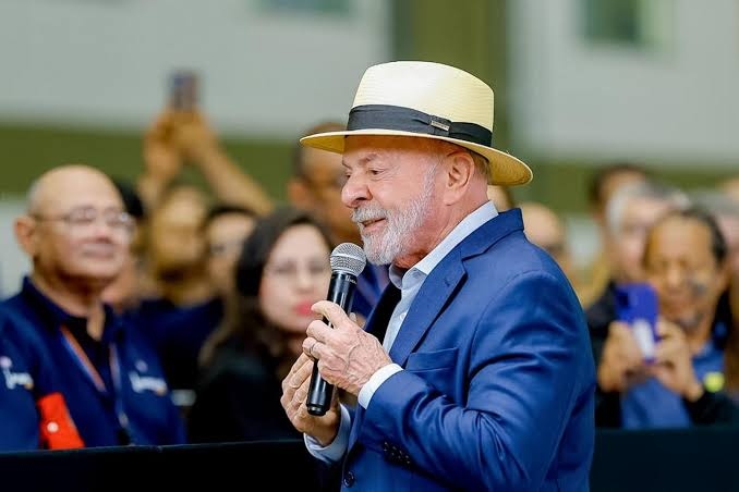 Lula diz que não irá a debates "ouvir bobagem"