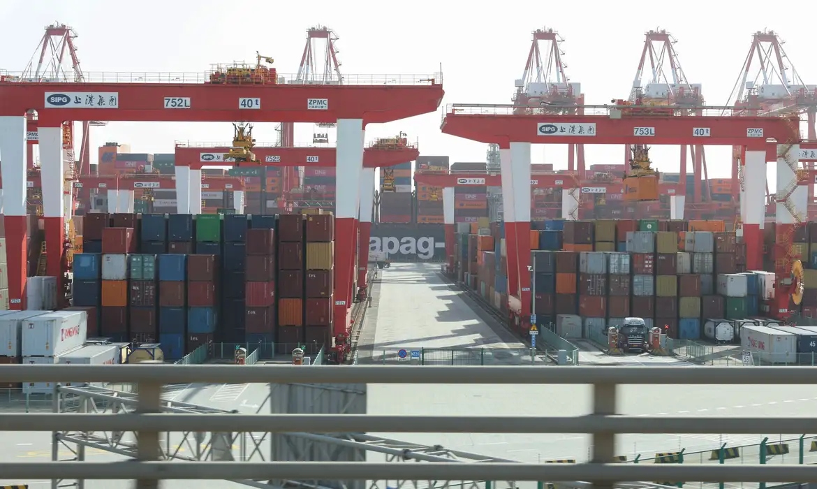 EUA vão taxar produtos da China em 104% a partir desta quarta