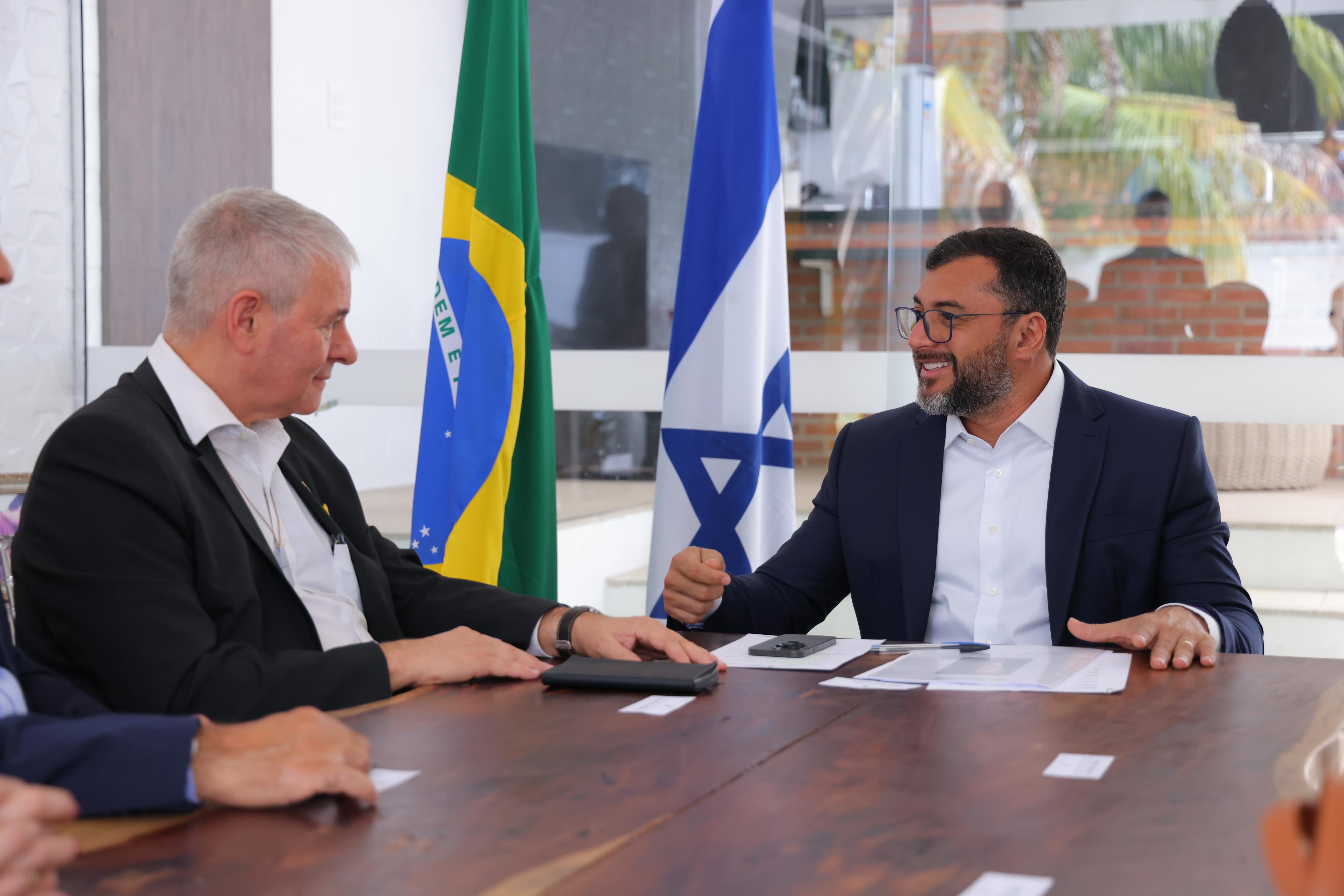 Wilson Lima recebe embaixador de Israel no Brasil e assina acordo de cooperação técnica