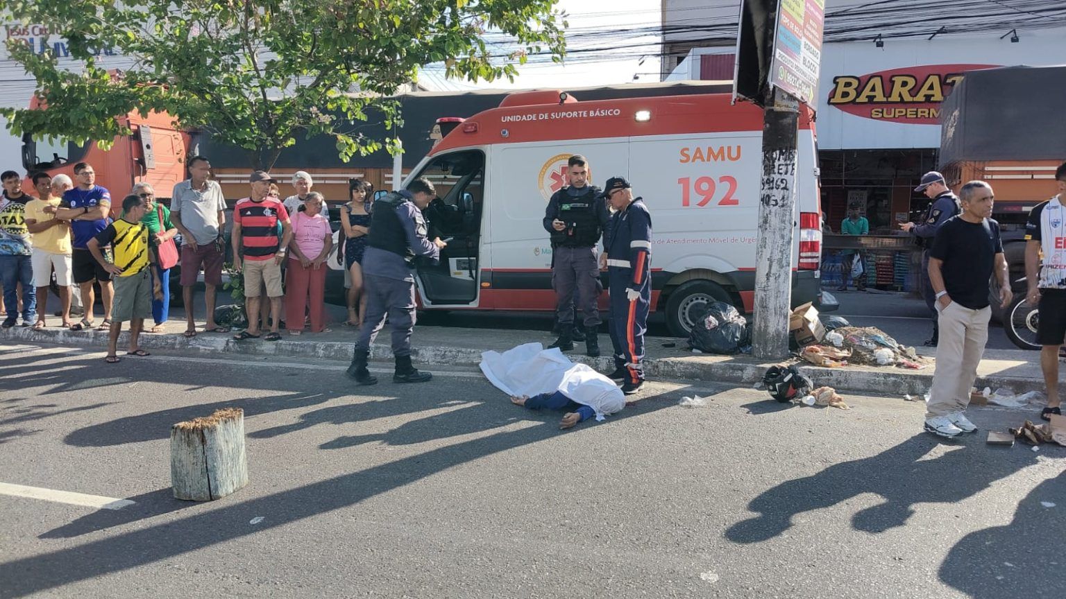 Vídeo: Motociclista morre em acidente na Avenida Cosme Ferreira
