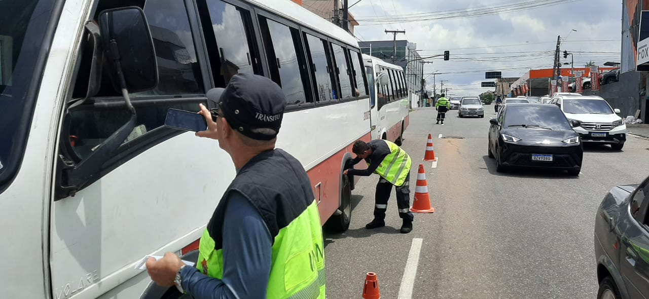 Prefeitura fiscaliza serviços de transporte público no centro de Manaus