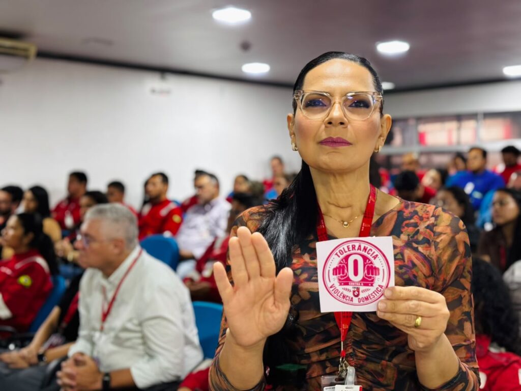 ‘Violência contra a mulher não tem desculpa, tem lei’: Grupo Atem promove ação de conscientização