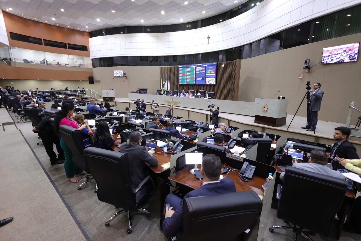 TJAM proíbe CMM de votar projeto sobre empréstimo de R$ 580 milhões