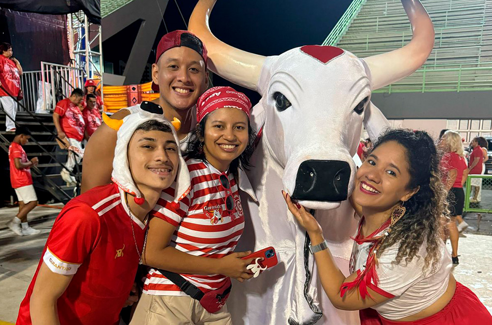 Chuva, dança e paixão: vídeo de amigos viraliza ao mostrar o verdadeiro espírito de brincar de boi