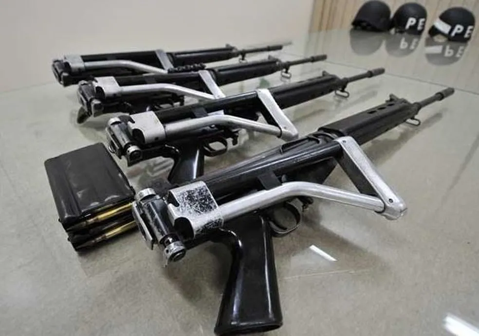 Exército identifica suspeitos de facilitar furto de 21 metralhadoras de quartel