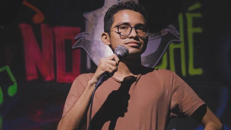 Humorista é denunciado ao MP-AM após associar Festival de Parintins à transmissão de HIV