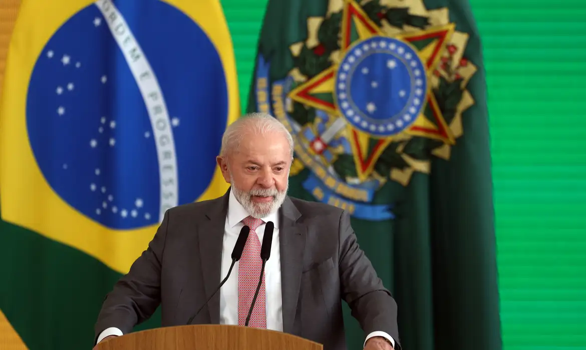 Lula diz que "não tem pressa" para aplicar reciprocidade contra os EUA