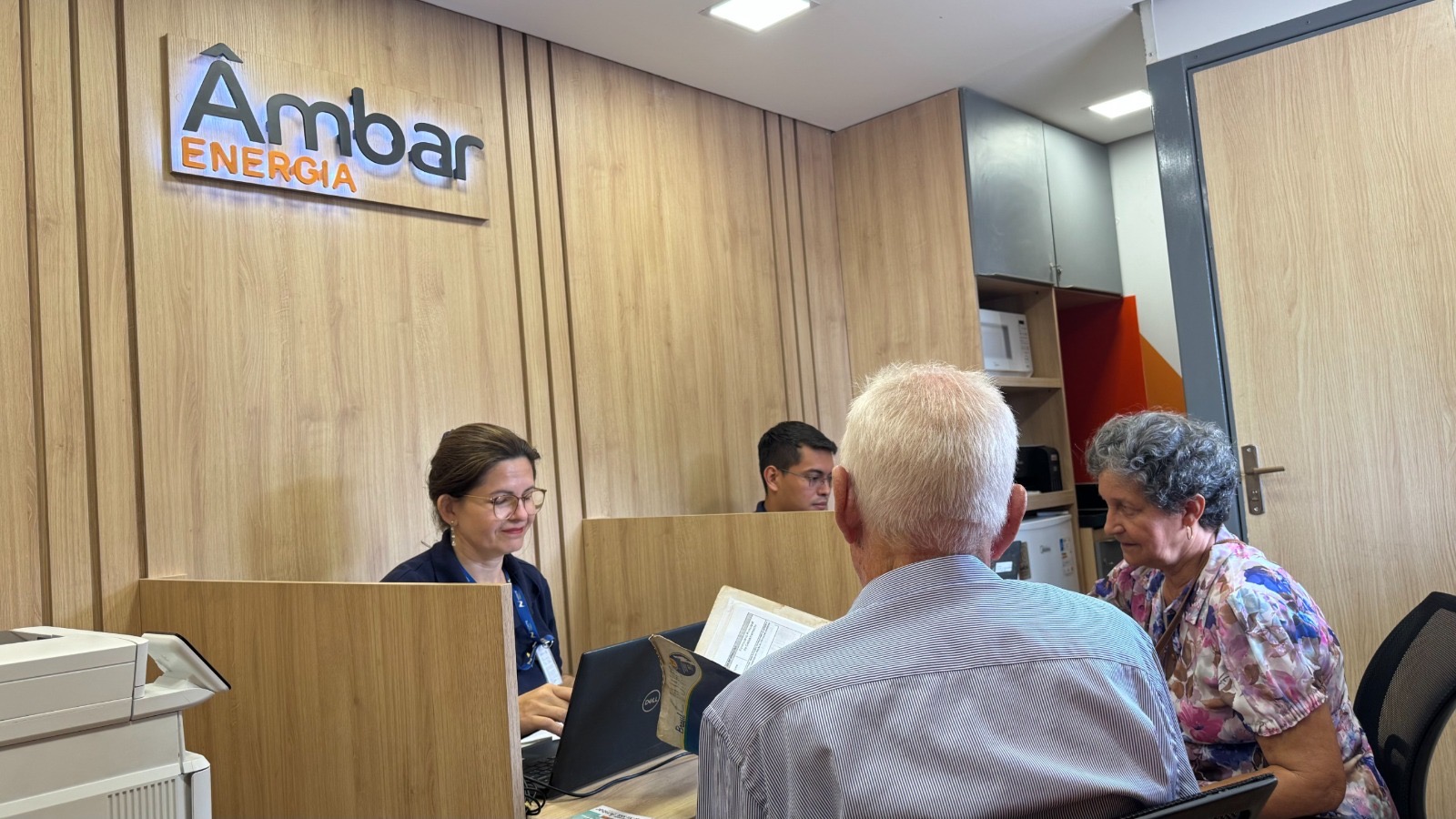 Atendimento itinerante da Âmbar Energia leva serviços a 10 comunidades de Manaus