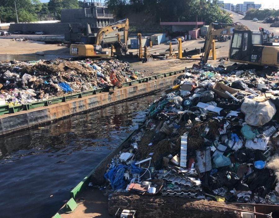Prefeitura realiza transbordo de 257,6 toneladas de lixo retiradas da orla em julho