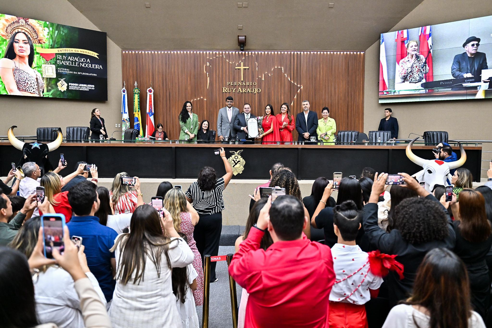 Isabelle Nogueira recebe homenagem na Assembleia Legislativa do Amazonas