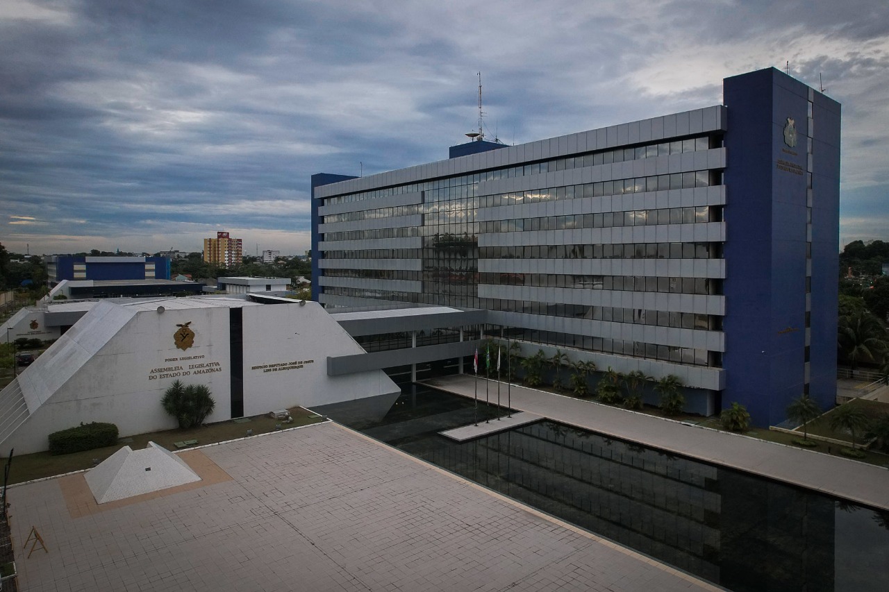 Aleam inicia 2025 com posse da Mesa Diretora e leitura da Mensagem Governamental