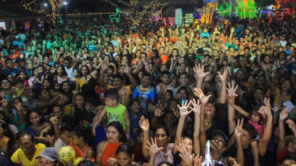 Chegada do Papai Noel leva a família parintinense à Cidade da Criança