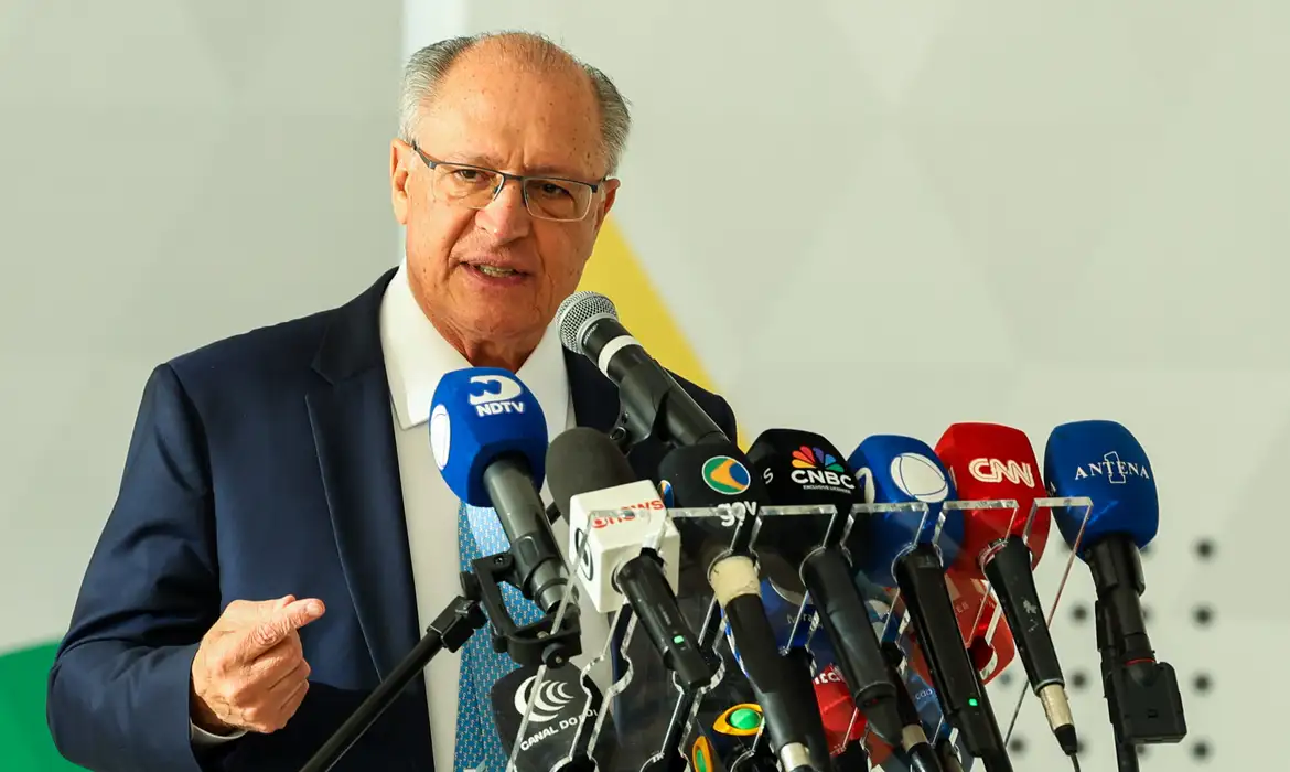 Governo busca negociação com EUA e pede apoio de empresários