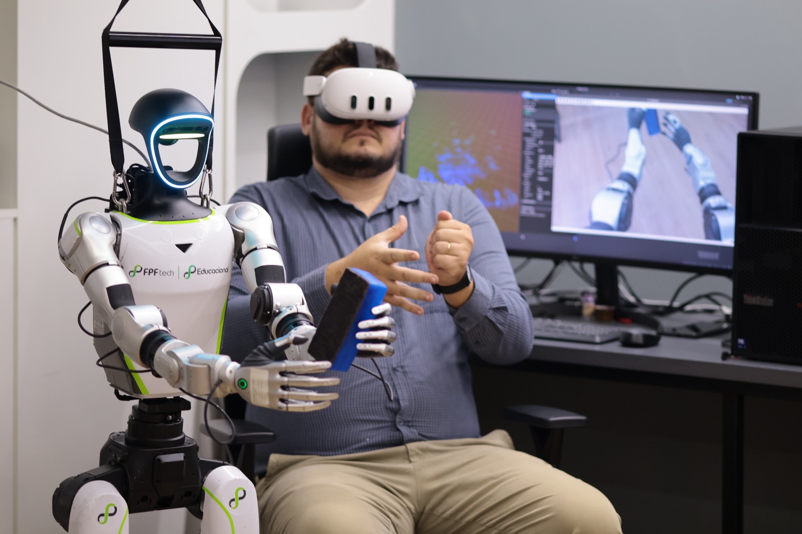 Robô humanoide chega a Manaus e “aprende” com movimentos humanos na FPFtech