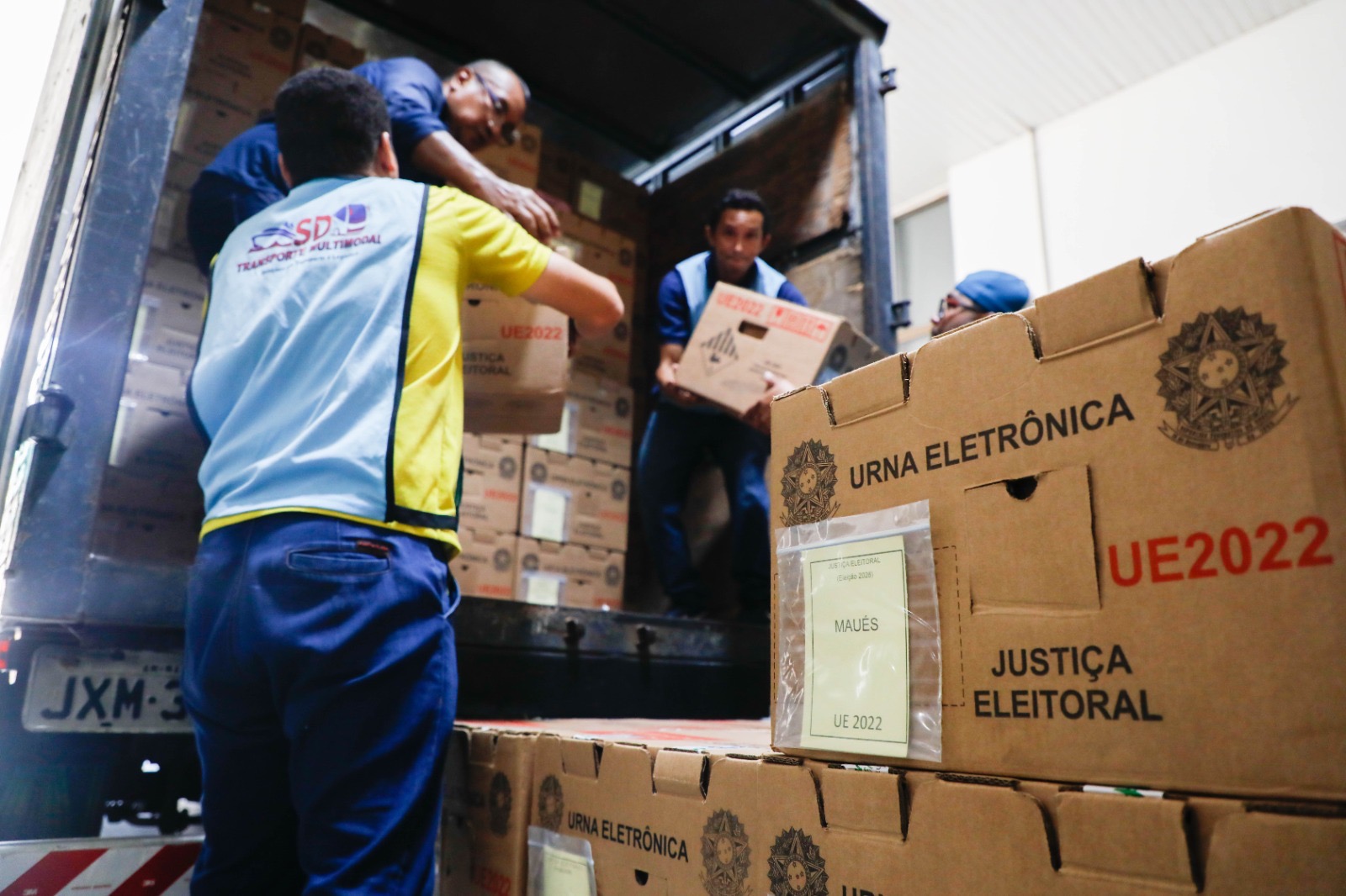 TRE-AM envia 1,3 mil urnas eletrônicas para o interior do Amazonas