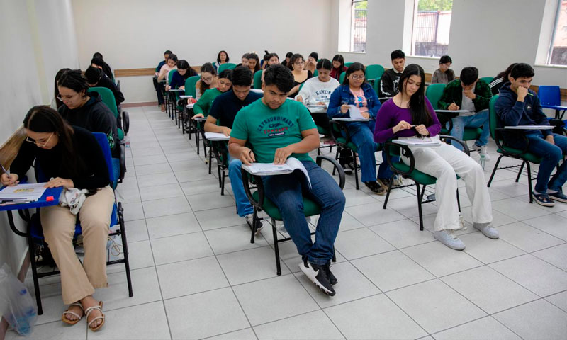 UEA aplica as provas do Vestibular 2025 nesta segunda-feira (27/10)