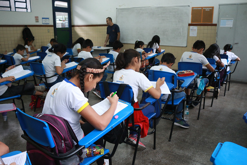 Servidores da Educação receberão abono de até R$ 6 mil em janeiro