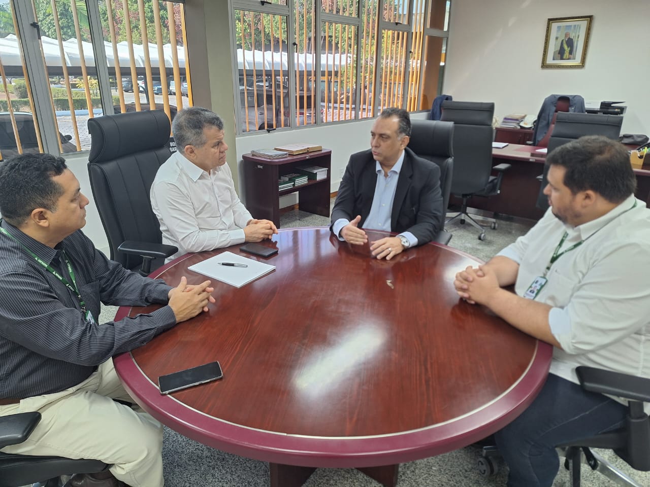 Melhorias para o transporte de insumos e produtos do PIM durante a vazante são discutidas na Suframa