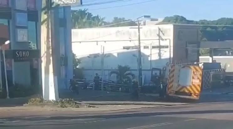 Vídeo: princípio de incêndio em centro comercial no Parque 10 e mobiliza bombeiros