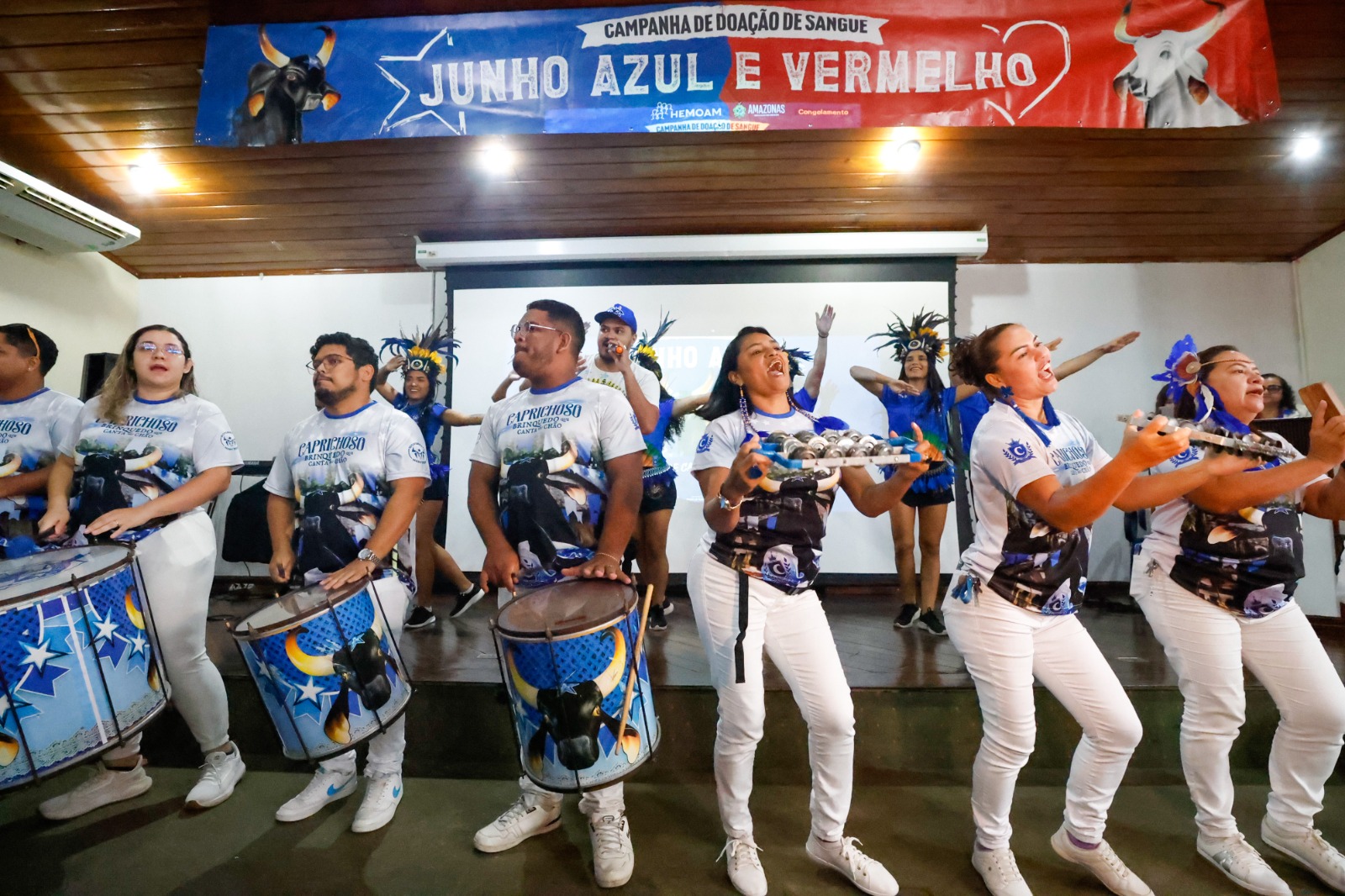 Campanha incentiva doação de sangue com os bois Caprichoso e Garantido