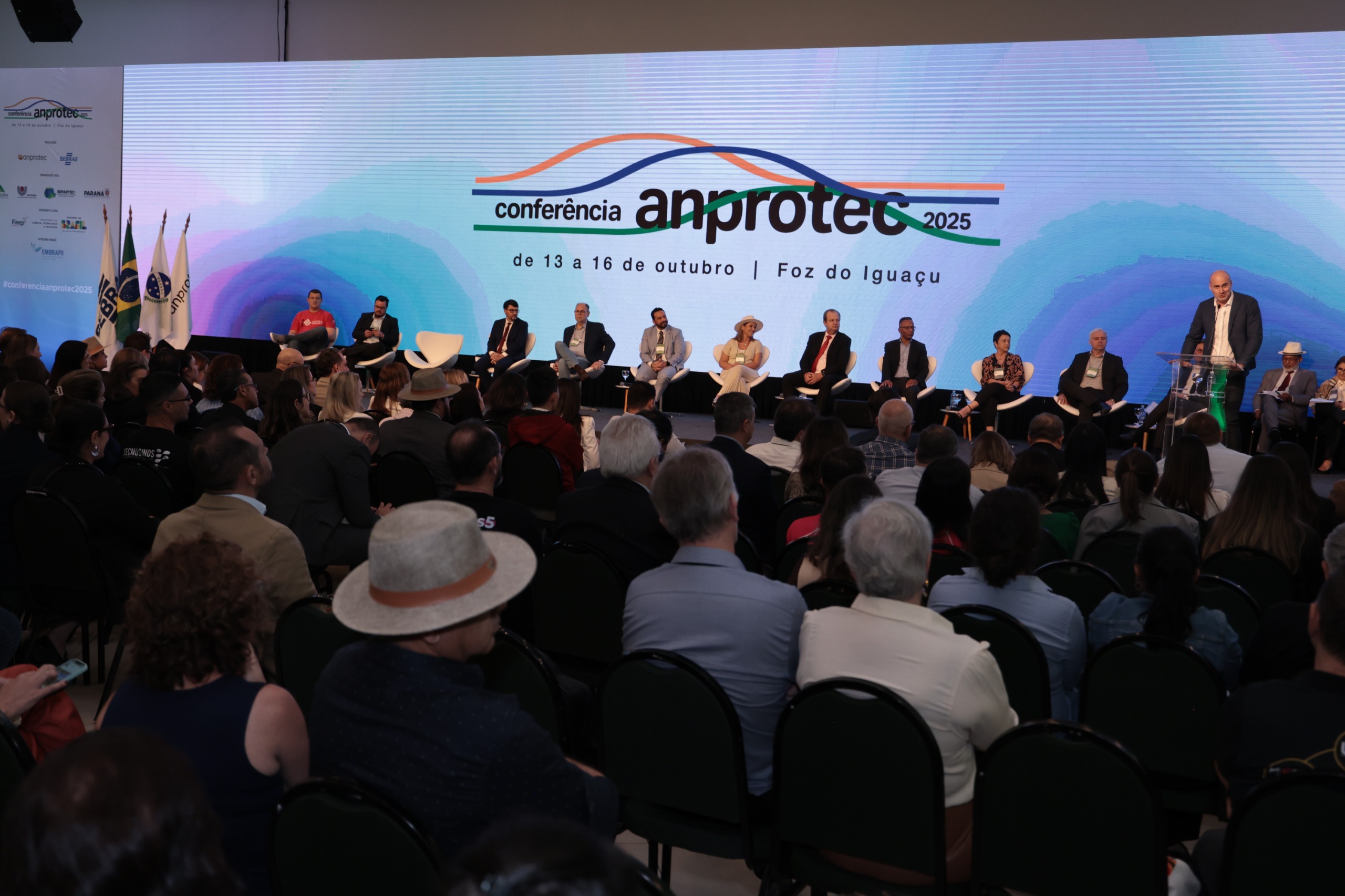 Manaus recebe conferência que conecta empresas, startups e universidades