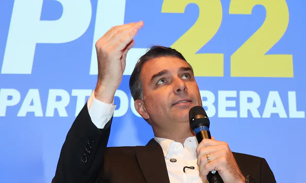 Flávio Bolsonaro é único presidenciável com conta no Discord
