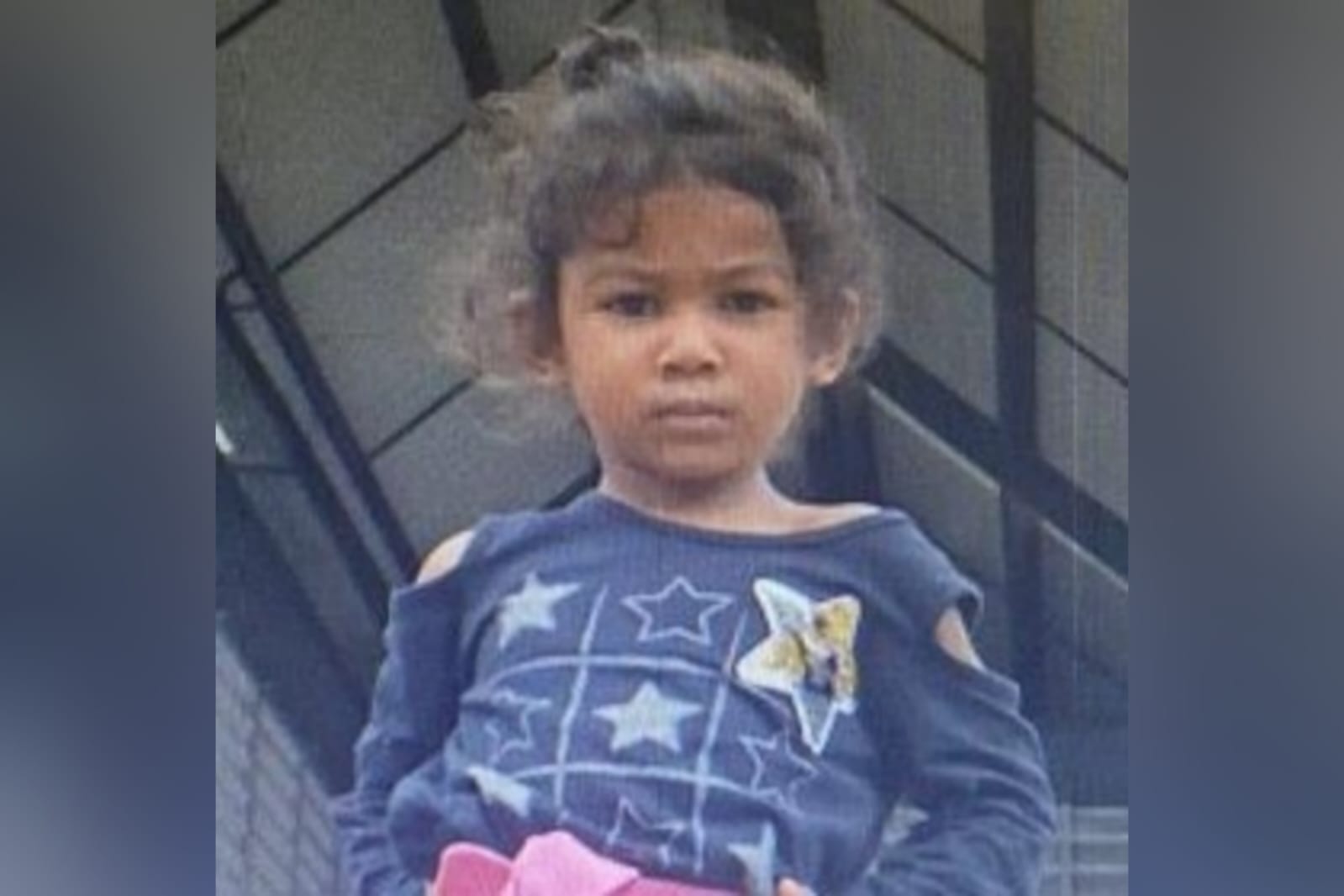 Polícia divulga foto de criança desaparecida no Centro de Manaus