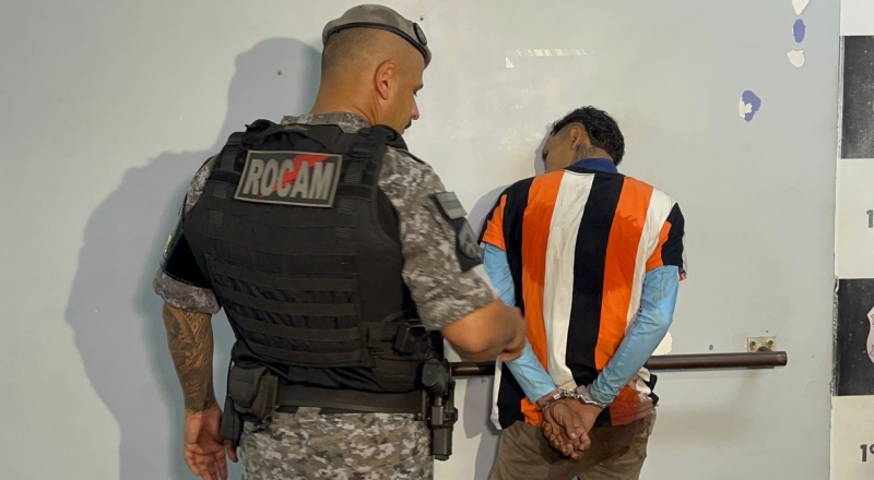 Suspeitos de assaltos são capturados após caírem de moto durante tentativa de fuga