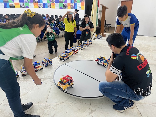 Prefeitura de Manaus realiza atividades tecnológicas voltadas para educação municipal
