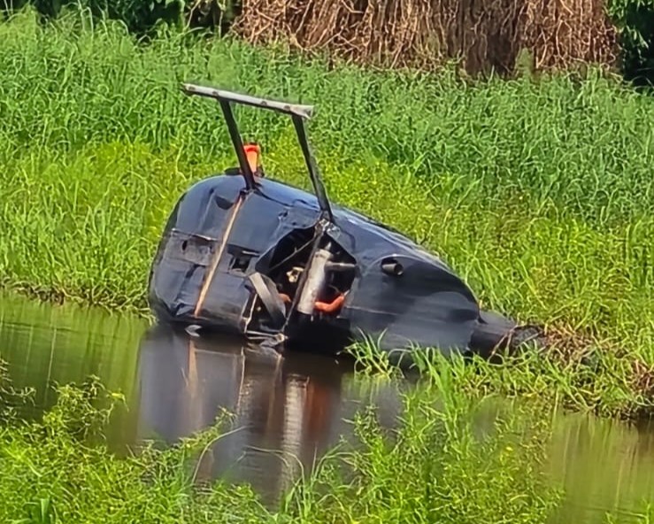 Helicóptero usado no transporte de drogas é encontrado em lago no Amazonas