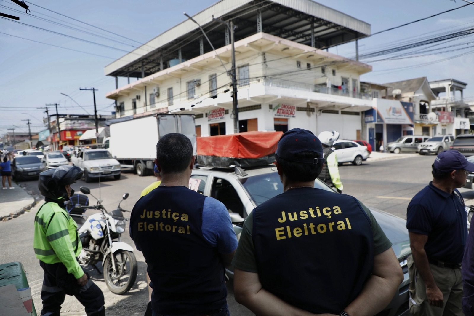 Tumulto entre grupos políticos provoca bloqueio de via na Zona Norte de Manaus