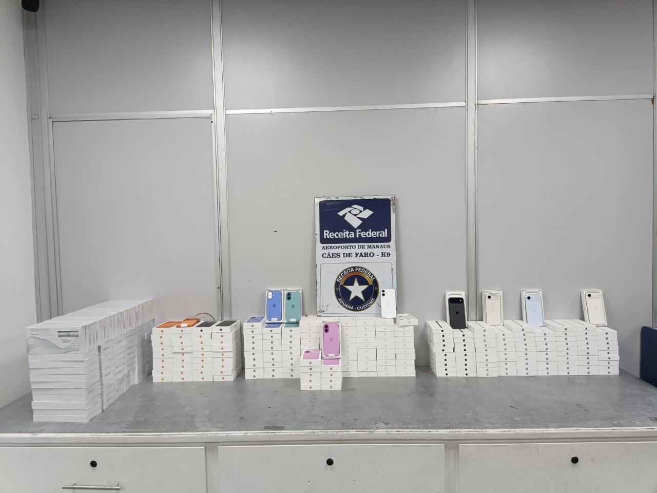 Receita Federal apreende 2 mil Iphones e canetas emagrecedoras no Aeroporto de Manaus